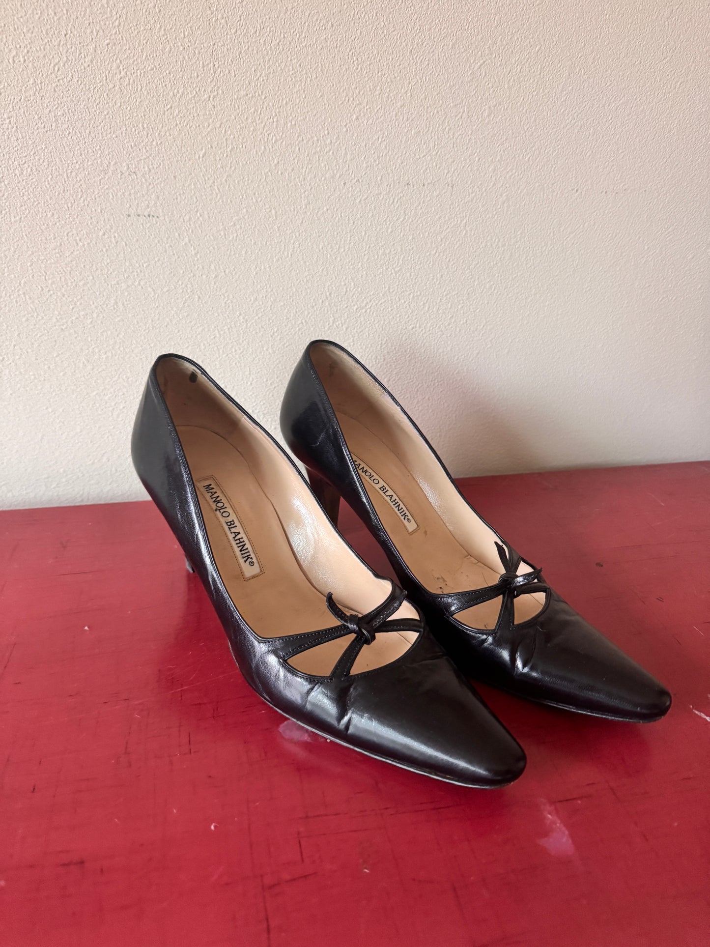 Manolo Blahnik Bow Heels, 38